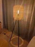 Driepoots vloerlamp, Huis en Inrichting, Lampen | Vloerlampen, Ophalen, Zo goed als nieuw, Metaal, 100 tot 150 cm