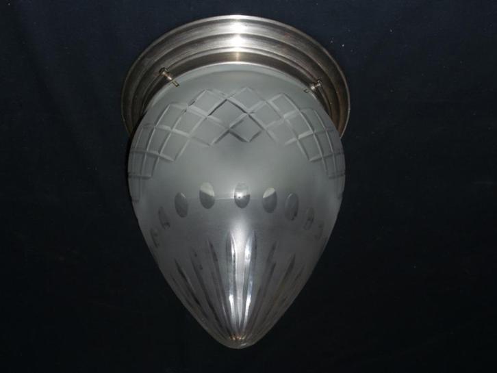 Plafonniére met geslepen matte glaskap, en  zilver rand, Huis en Inrichting, Lampen | Plafondlampen, Gebruikt, Ophalen