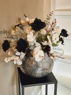 Zilveren vaas met zwart zilver wit boeket zijde bloemen, Ophalen of Verzenden, Nieuw, Binnen