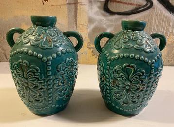 2 mooie grote groene vazen beschikbaar voor biedingen