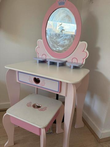 Make- up tafel kinderen beschikbaar voor biedingen