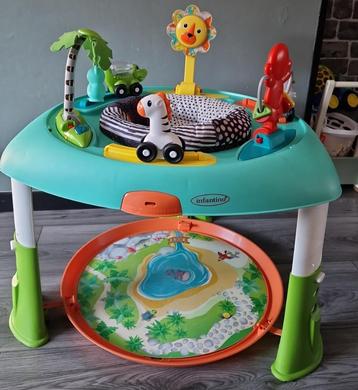 Infantino Sit, Spin & Stand Stoeltje en Speeltafel beschikbaar voor biedingen