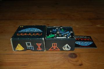 geomag spel met magnetische staafjes en balletjes beschikbaar voor biedingen