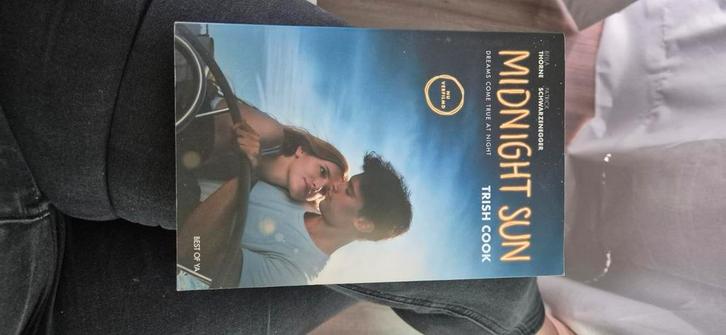 Trish Cook - Midnight Sun, Boeken, Kinderboeken | Jeugd | 13 jaar en ouder, Zo goed als nieuw, Ophalen of Verzenden