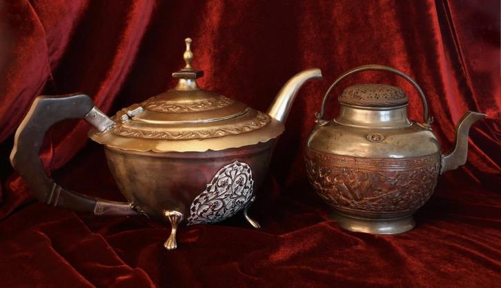 2 Antieke/vintage theepotten China en Sri Lanka 1930-1950, Antiek en Kunst, Antiek | Keukenbenodigdheden, Ophalen of Verzenden