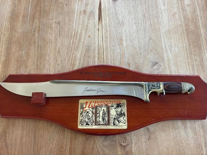 Indiana Jones Machette United Cutlery lifesize life size, Verzamelen, Film en Tv, Zo goed als nieuw, Film, Beeldje, Replica of Model