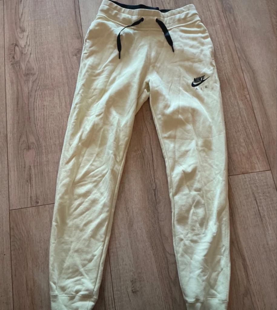 Nike Joggingbroek - Maat XS - Beige geel, Beige, Ophalen of Verzenden, Zo goed als nieuw, Maat 34 (XS) of kleiner