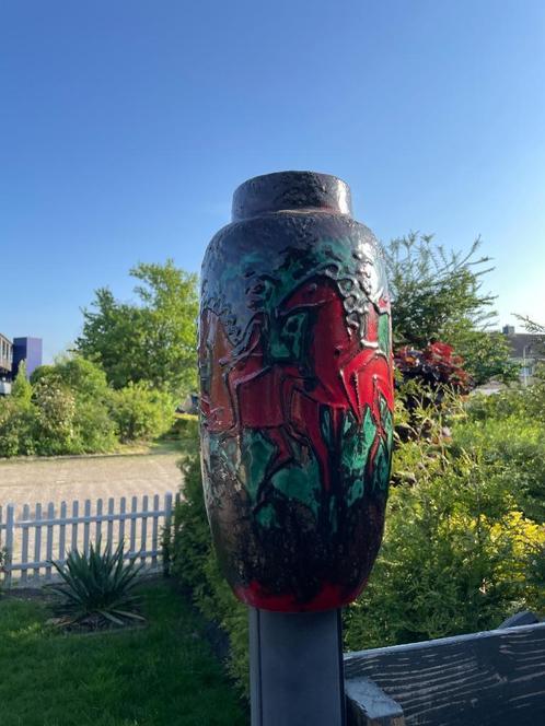 Large W Germany pottery black and red vase with horse decor, Antiek en Kunst, Antiek | Vazen, Ophalen of Verzenden