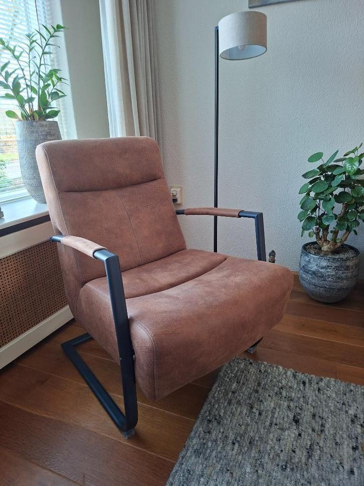 Twee identieke fauteuils; ook los te koop, Huis en Inrichting, Fauteuils, Zo goed als nieuw, Leer, 50 tot 75 cm, Minder dan 75 cm