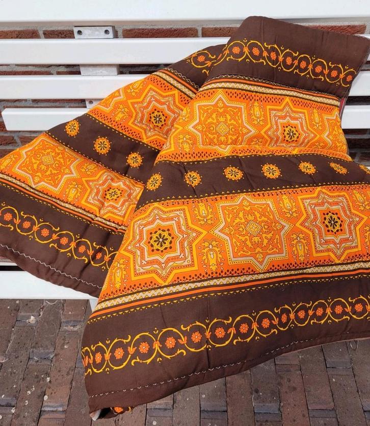Retro oranje bruine Polydaun slaapzak., Caravans en Kamperen, Slaapzakken, Zo goed als nieuw, Ophalen of Verzenden