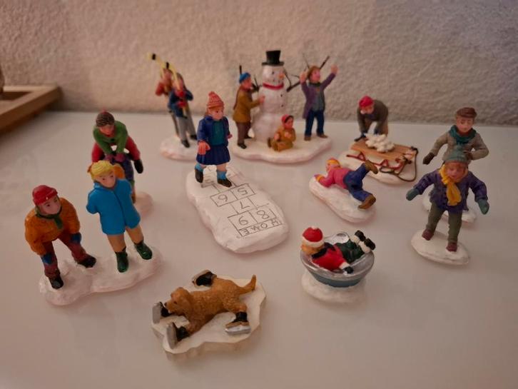 Lemax Kerstdorp Figuren Set diversen oa kinderspel, Diversen, Kerst, Zo goed als nieuw, Ophalen of Verzenden