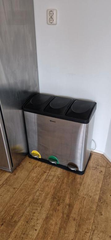 Afvalbak met 3 vakken - Afmeting 30x60x60cm beschikbaar voor biedingen