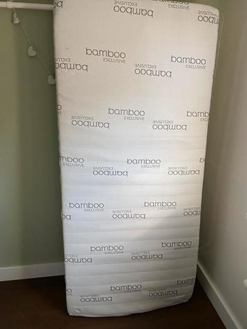 Nette Matras 1,5 jaar oud, 90x200, 24 cm hoog beschikbaar voor biedingen