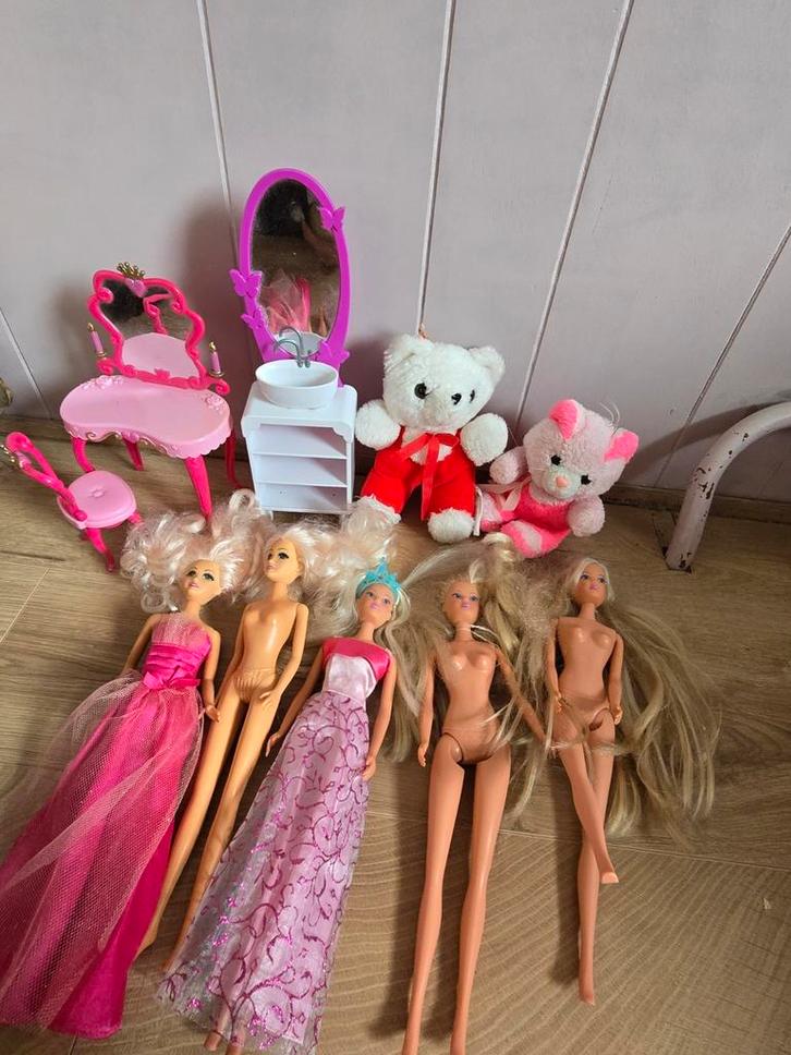 Barbie's en toebehoren., Kinderen en Baby's, Speelgoed | Poppen, Zo goed als nieuw, Barbie, Ophalen