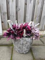 Vaas met nep bloemen, Ophalen