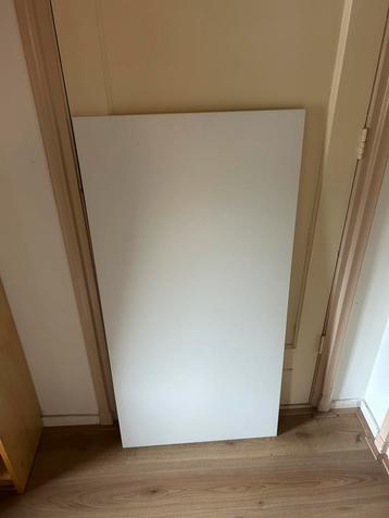 Deur van Ikea Fonnes kast met een aantal extra’s beschikbaar voor biedingen