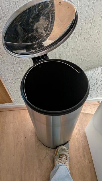 Pedaalemmer 60 Liter netjes 1,5 jaar oud beschikbaar voor biedingen