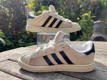 Adidas sportschoen maat 27 beschikbaar voor biedingen