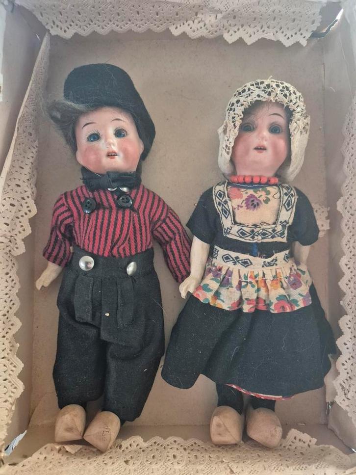 Antieke porseleinen kledendrachtpoppen Heubach Koppelsdorf, Antiek en Kunst, Antiek | Speelgoed, Ophalen of Verzenden