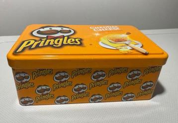 Rechthoekig blik Pringles Cheddar Cheese.Afm.18,5x11,5x7 cm beschikbaar voor biedingen