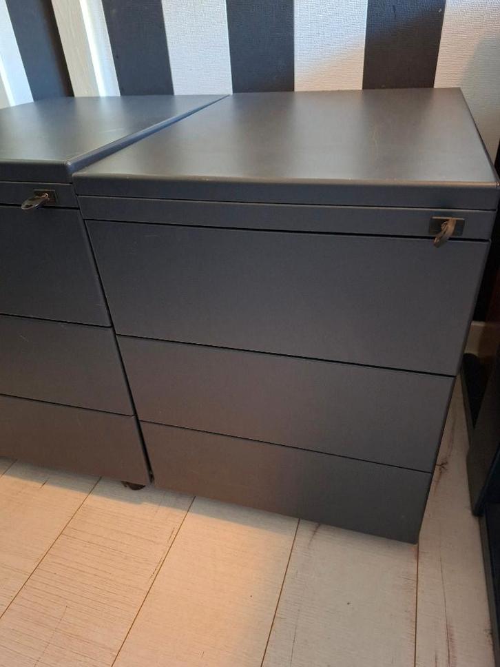 Twee ladenblokjes (antraciet), 3 lades, Huis en Inrichting, Bureaus, Zo goed als nieuw, Ophalen