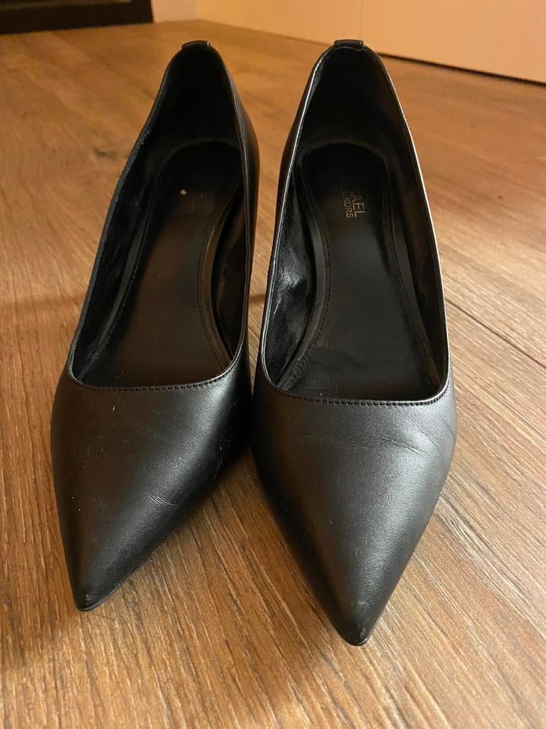 Michael Kors Pumps maat 36 prijs in adv, Kleding | Dames, Schoenen, Pumps, Zwart, Ophalen of Verzenden, Zo goed als nieuw
