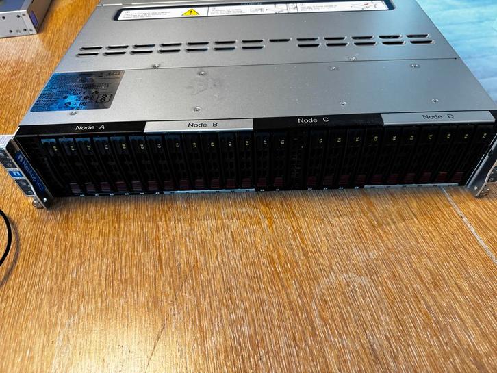 Krachtige Supermicro 4 node server nvme (SYS-2028BT-HNC0R+), Computers en Software, Servers, Zo goed als nieuw, Hot swappable onderdelen