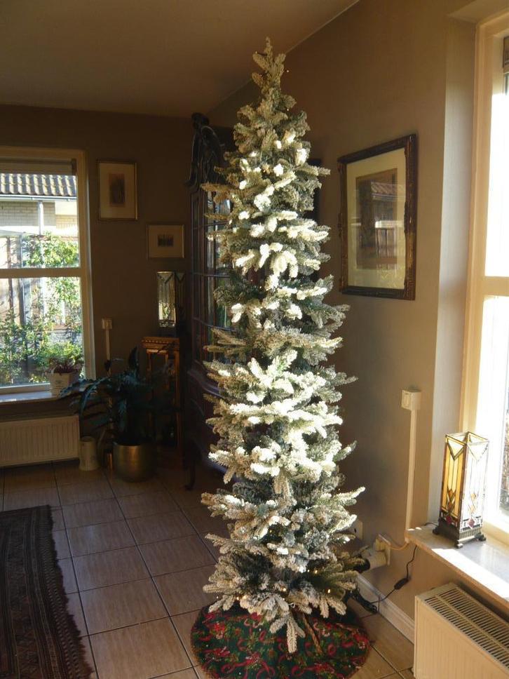 Kunst kerstboom smal pencil tree groen met sneeuw 215cm, Diversen, Kerst, Zo goed als nieuw, Ophalen
