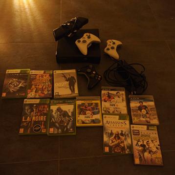Xbox 360 Slim + Kinect + Controllers + Games beschikbaar voor biedingen