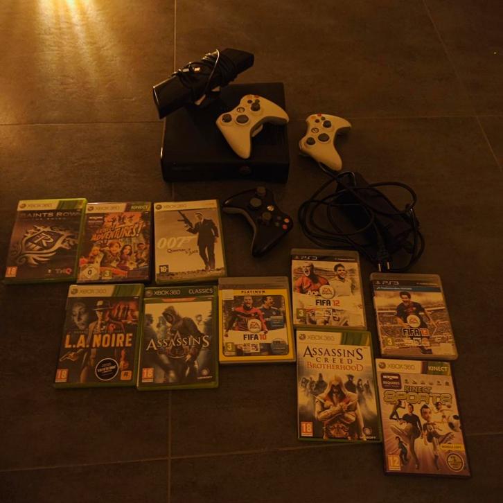 Xbox 360 Slim + Kinect + Controllers + Games, Spelcomputers en Games, Spelcomputers | Xbox 360, Zo goed als nieuw, 250 GB, 360 S