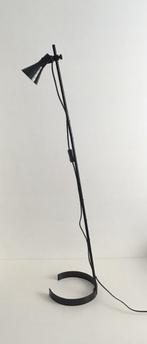 Leuke eenvoudige vloerlamp kunststof kap en rond, Ophalen, Zo goed als nieuw, Kunststof, 150 tot 200 cm