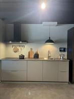 Showroomkeuken Kvik Bordo Grey X Veda – incl. Electrolux app, Ophalen, Dubbelwandige keuken, Zo goed als nieuw, Kunststof