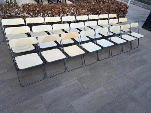 Partij oude klapstoelen, Huis en Inrichting, Stoelen, Gebruikt, Vijf, Zes of meer stoelen, Kunststof, Wit, Ophalen