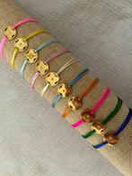 Gouden monogram klaver bedeltje aan satijn koord armband rvs, Staal, Nieuw, Ophalen of Verzenden, Met strass