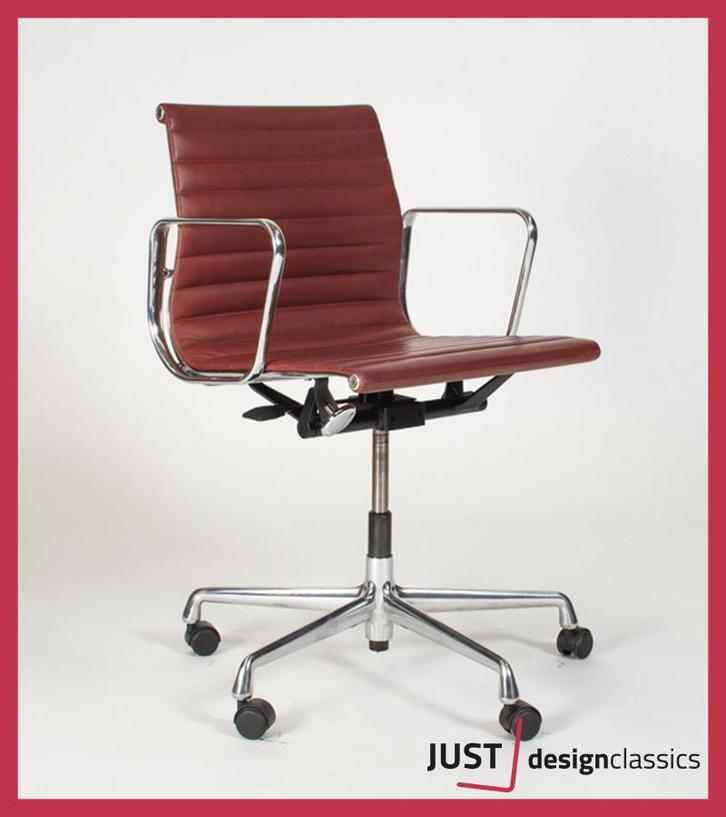 Vitra ea 117 Terracotta Premium Leder Chroom (voorraad:3), Huis en Inrichting, Stoelen, Zo goed als nieuw