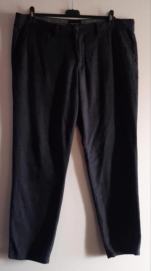 Heren pantalon kleur antraciet
maat 38/30, gedragen, Kleding | Heren, Broeken en Pantalons, Gedragen, Overige maten, Grijs, Ophalen of Verzenden