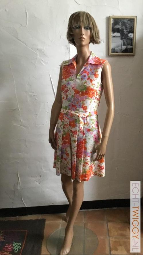 Geweldige vintage jurk Diolen 70's, Kleding | Dames, Jurken, Zo goed als nieuw, Maat 38/40 (M), Overige kleuren, Knielengte, Ophalen of Verzenden