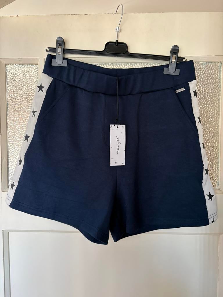Nieuwe korte broek maat M/L Ambika, Ophalen of Verzenden, Nieuw, Kort