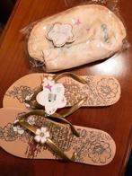 Nieuwe Set van mooie slippertjes maat 37 met make-up tasje, Ophalen of Verzenden, Nieuw