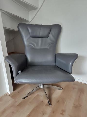 Leren draaifauteuil Ritz van Montel met voetenbank grijs beschikbaar voor biedingen