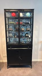 Stalen Vitrine Kast zwart metaal met glas, Huis en Inrichting, Ophalen, Vintage, 50 tot 100 cm, Zo goed als nieuw