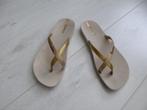 teenslippers, Slippers, Beige, Ophalen of Verzenden, Zo goed als nieuw