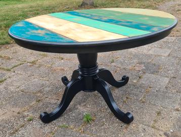 Grote ronde houten eettafel in vintage boho boothout stijl  beschikbaar voor biedingen