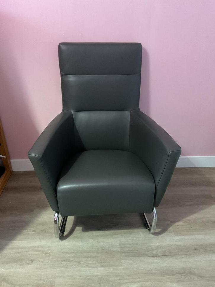 2 stuks fauteuils, antraciet, kunstleer en zo goed als nieuw, Huis en Inrichting, Fauteuils, Zo goed als nieuw, Overige materialen