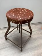 Industriële kruk met vacht zitting, Ophalen, In hoogte verstelbaar, Zo goed als nieuw, IJzer