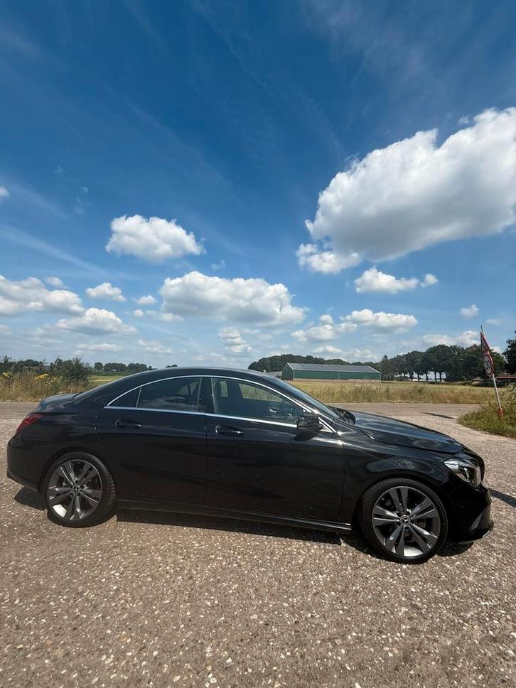 Mercedes-Benz CLA 180 1.6 90KW Blue Eff. Edit. 2017 Zwart, Auto's, Mercedes-Benz, Particulier, CLA, Achteruitrijcamera, Airconditioning