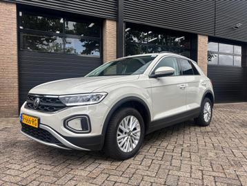 Volkswagen T-Roc 1.0 TSI Life Camera,PDC,Trekhaak,Navi,Led,C beschikbaar voor biedingen