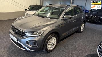 Volkswagen T-ROC 1.5 TSI Life Virtueel Display, Achterruitri beschikbaar voor biedingen