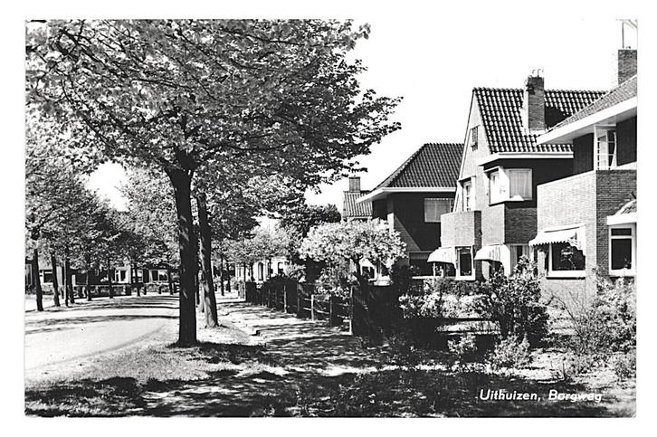 979099 Uithuizen Groningen 1962 Borgweg _gelopen met mooie, Verzamelen, Ansichtkaarten | Nederland, Gelopen, Groningen, 1960 tot 1980