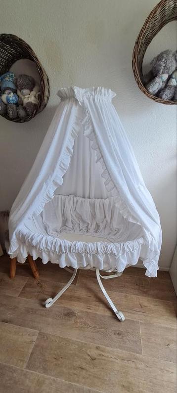 Wieg beschikbaar voor biedingen